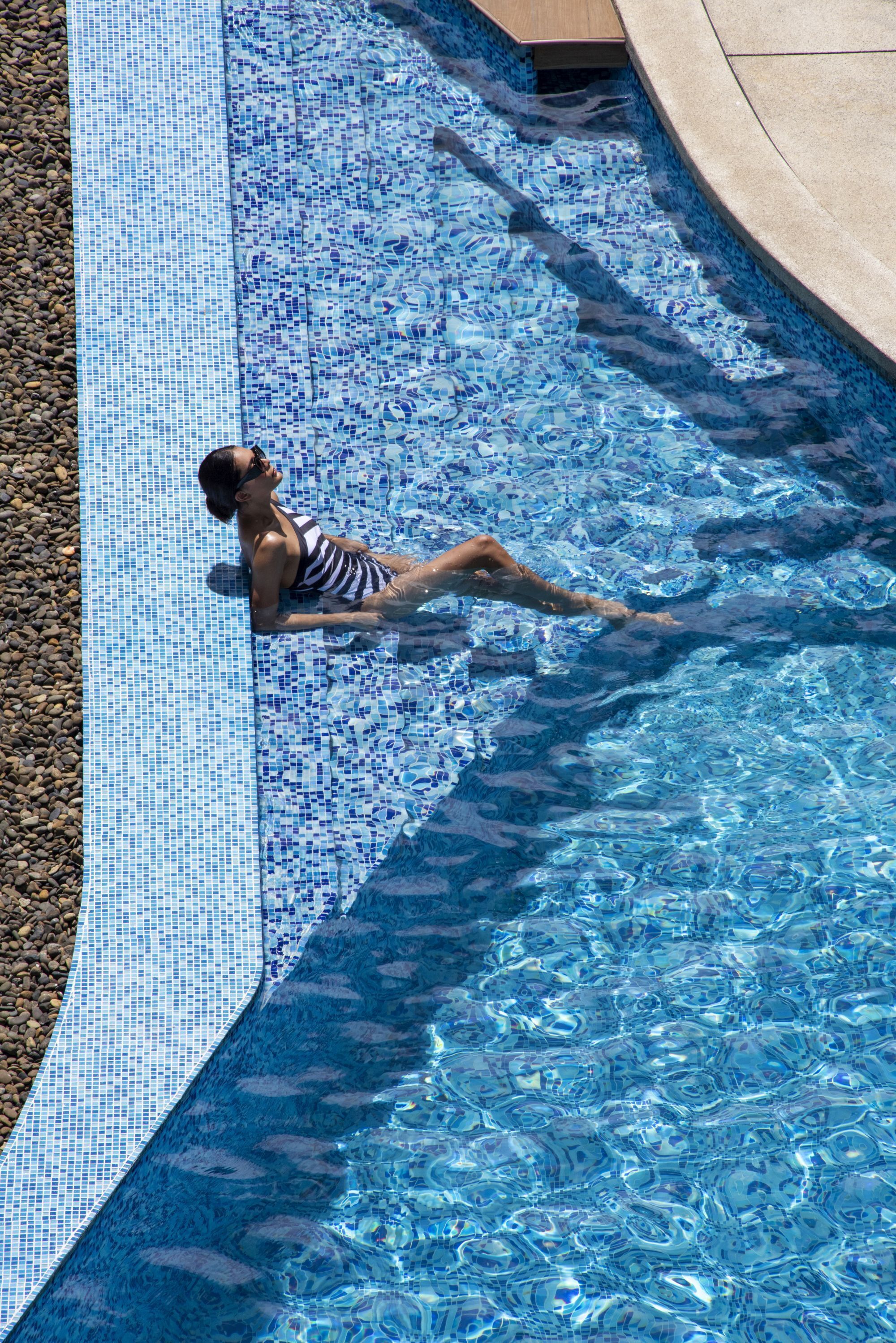 outdoor pool, pool umbrellas