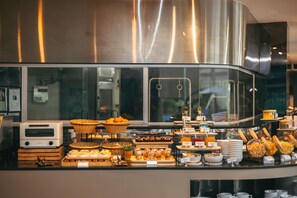 Breakfast, lunch, dinner and brunch served  - Hotel Baraquda Pattaya By Heeton  (Pattaya)