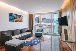 Télévision LCD de 48 pouces avec chaînes par câble, télévision