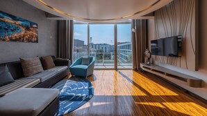 Egyptian cotton sheets, premium bedding, Select Comfort beds, minibar - Hotel Baraquda Pattaya By Heeton  (Pattaya)