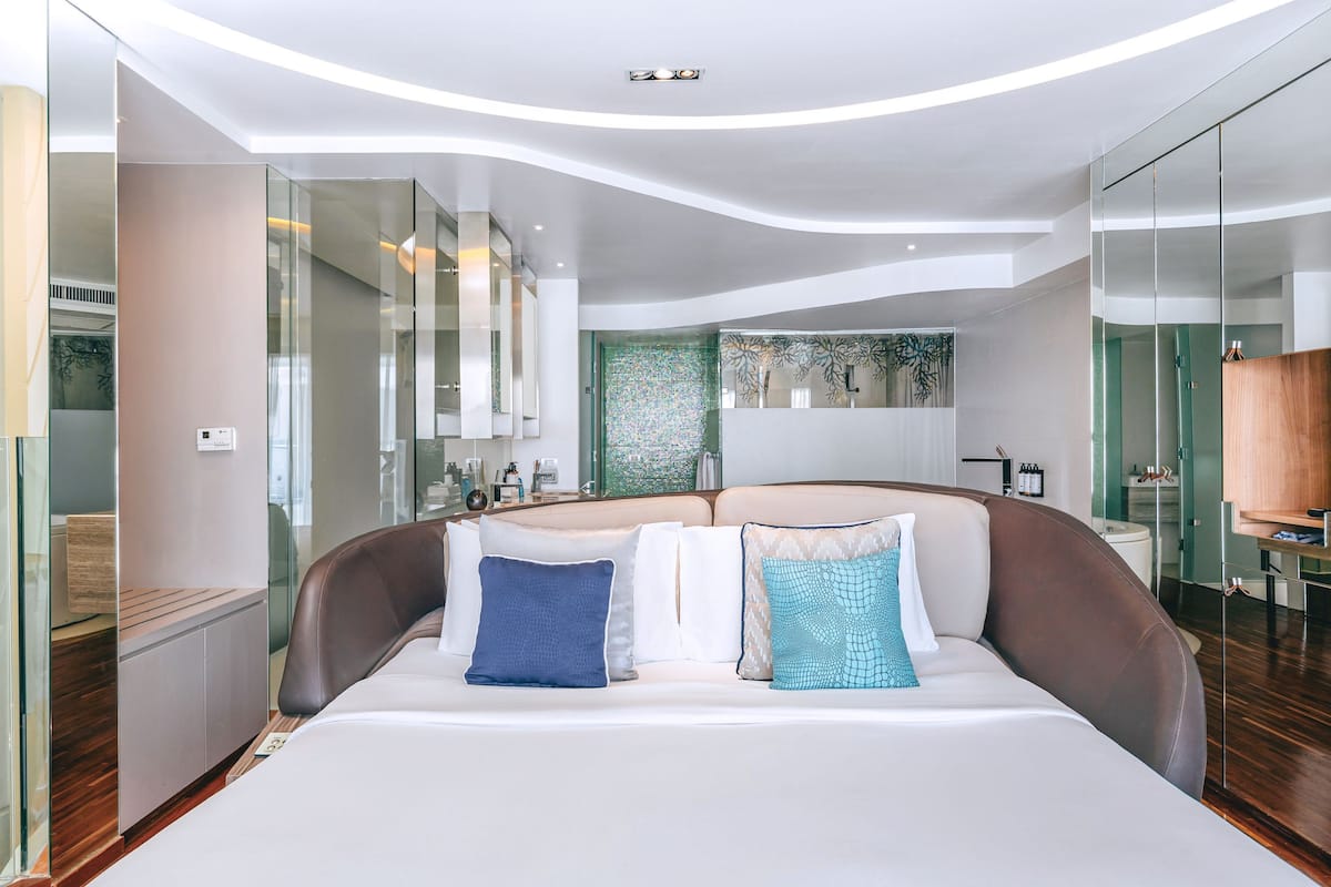 48-inch lcd tv with cable channels, tv, dvd player