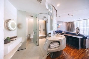 Bruser, designertoiletartikler, hårtørrer, badekåber