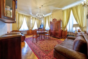 Suite | In-room safe, soundproofing, iron/ironing board, free WiFi - Betlem Club Hotel (Prague)