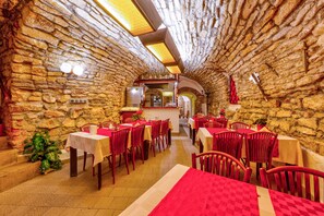 Free daily buffet breakfast - Betlem Club Hotel (Prague)