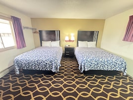 Habitación estándar doble | Colchones con acolchado adicional y escritorio