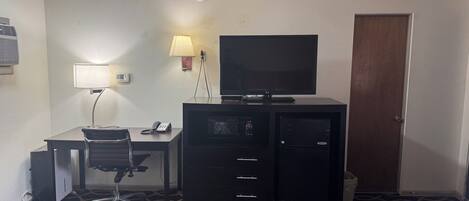 Pillowtop beds, desk, iron/ironing board, free WiFi