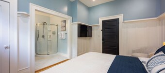 บายเดอะซี อินน์