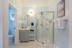 Standard Room | Bathroom