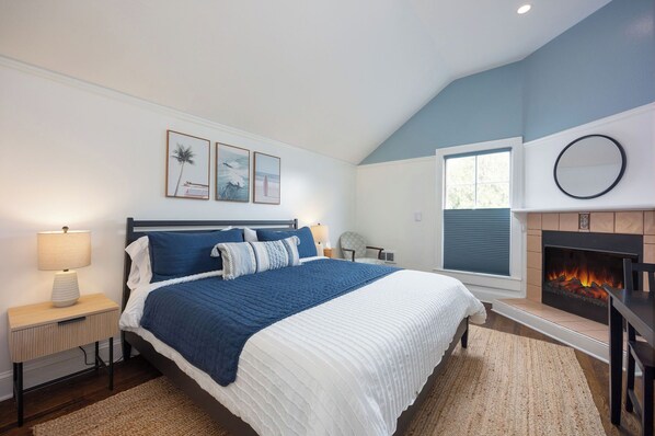 Deluxe Room | Fireplace