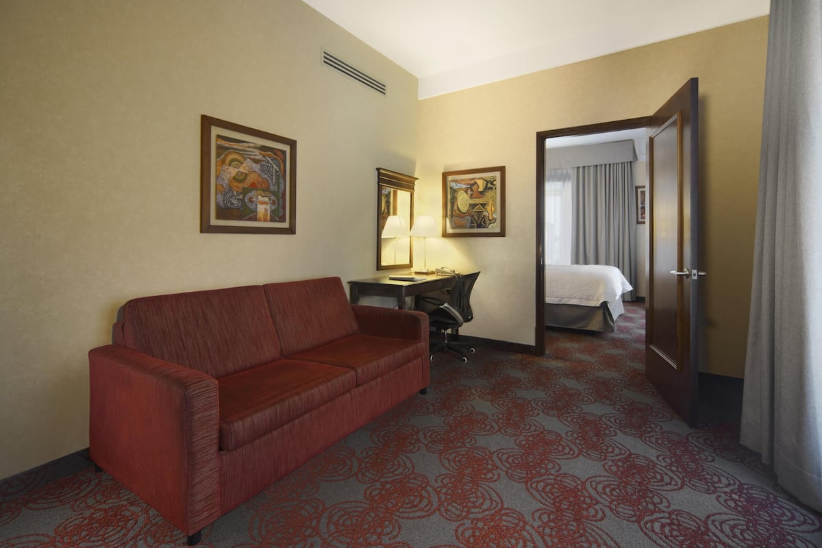 Suíte | Área de estar | TV de tela plana 32 polegadas com canais a cabo, TV