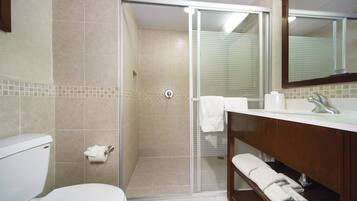 Miljøvennlige toalettsaker, hårføner og håndklær