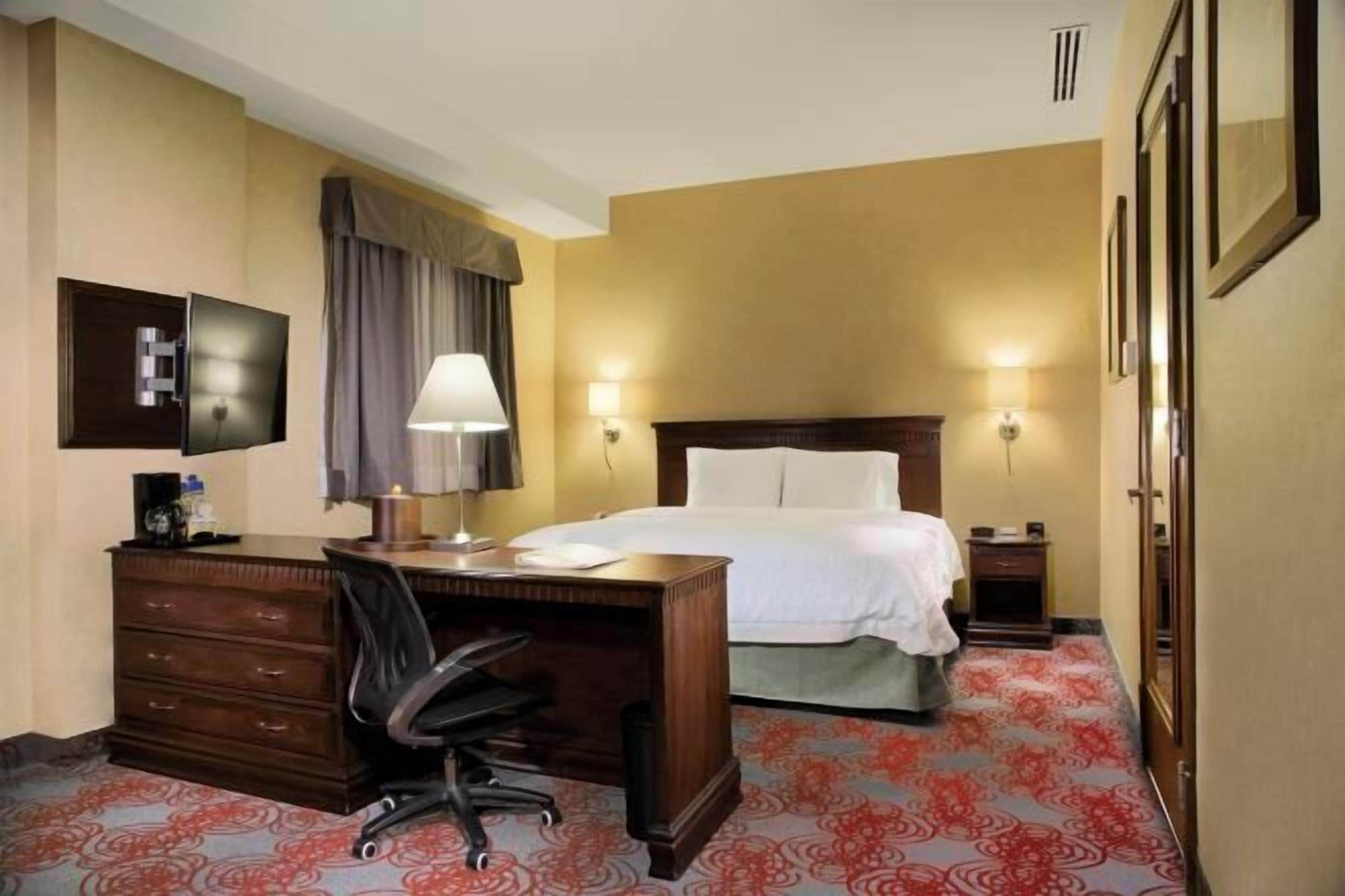 防敏寢具、書桌、遮光窗簾/窗簾、熨斗/熨衫板