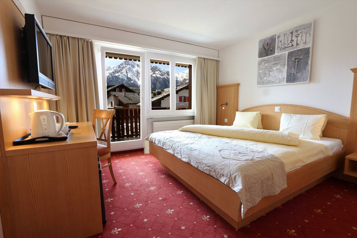 Double Room (Superior - 2 adults and 2 children) | Minibar, in-room safe, desk, soundproofing