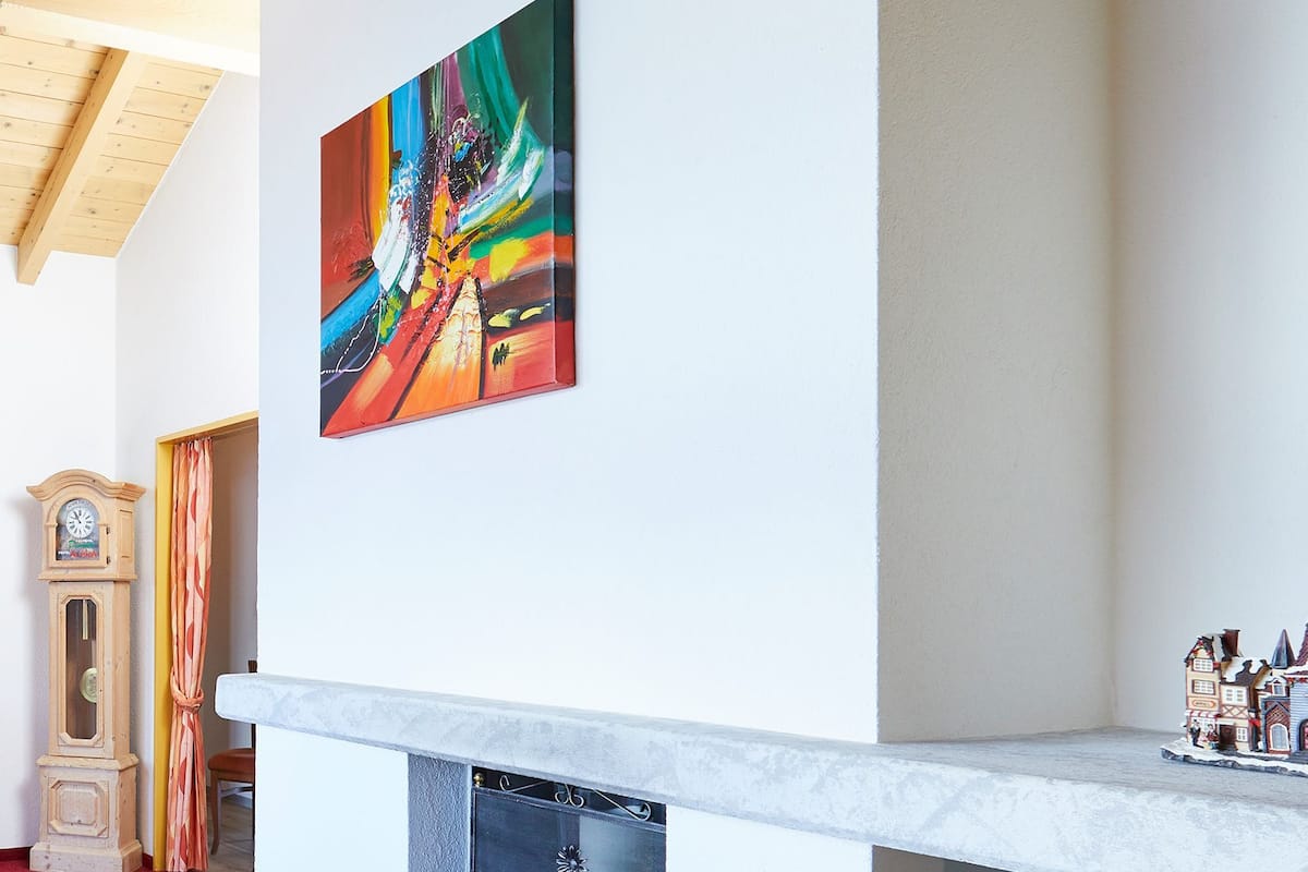Suite familiar, vista a la montaña | 1 habitación, minibar, caja de seguridad en la habitación y escritorio