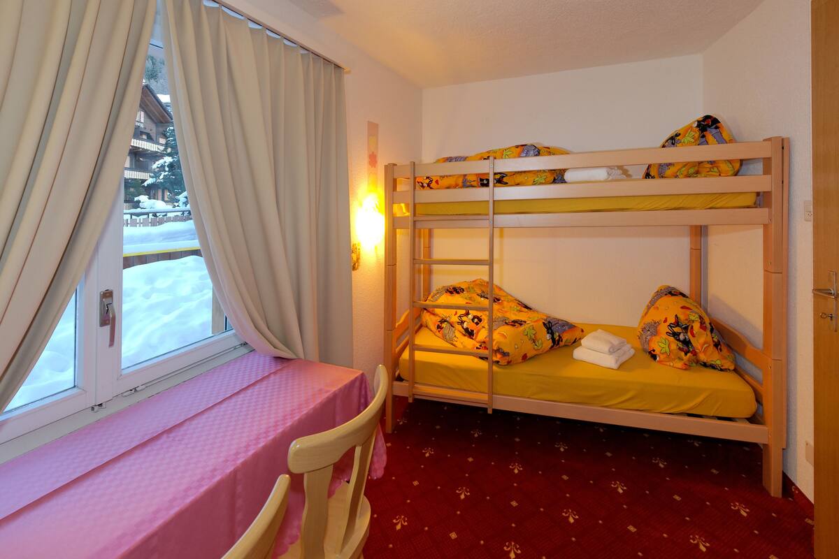 Family Room, Mountain View | Minibar, in-room safe, desk, soundproofing