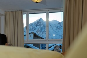 Double Room, Mountain View | Minibar, in-room safe, desk, soundproofing - Family Hotel & Spa Desirée (Graechen)