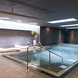 Indoor pool, sun loungers