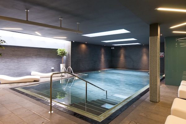 Indoor pool, pool loungers