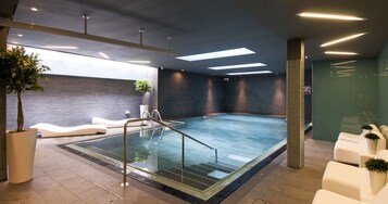 Indoor pool, sun loungers