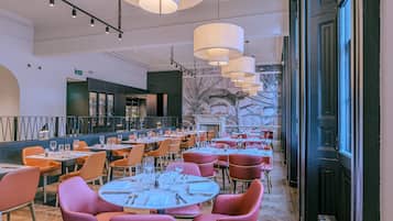 Breakfast, lunch and dinner served