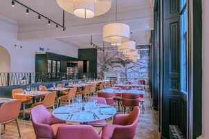 Breakfast, lunch and dinner served