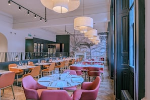 Breakfast, lunch and dinner served - Apex Waterloo Place Hotel (Edinburgh)