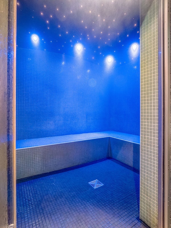 Couples treatment rooms, sauna, steam room, body treatments