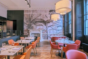 Breakfast, lunch and dinner served - Apex Waterloo Place Hotel (Edinburgh)