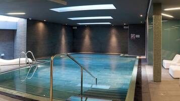 Indoor pool, pool loungers