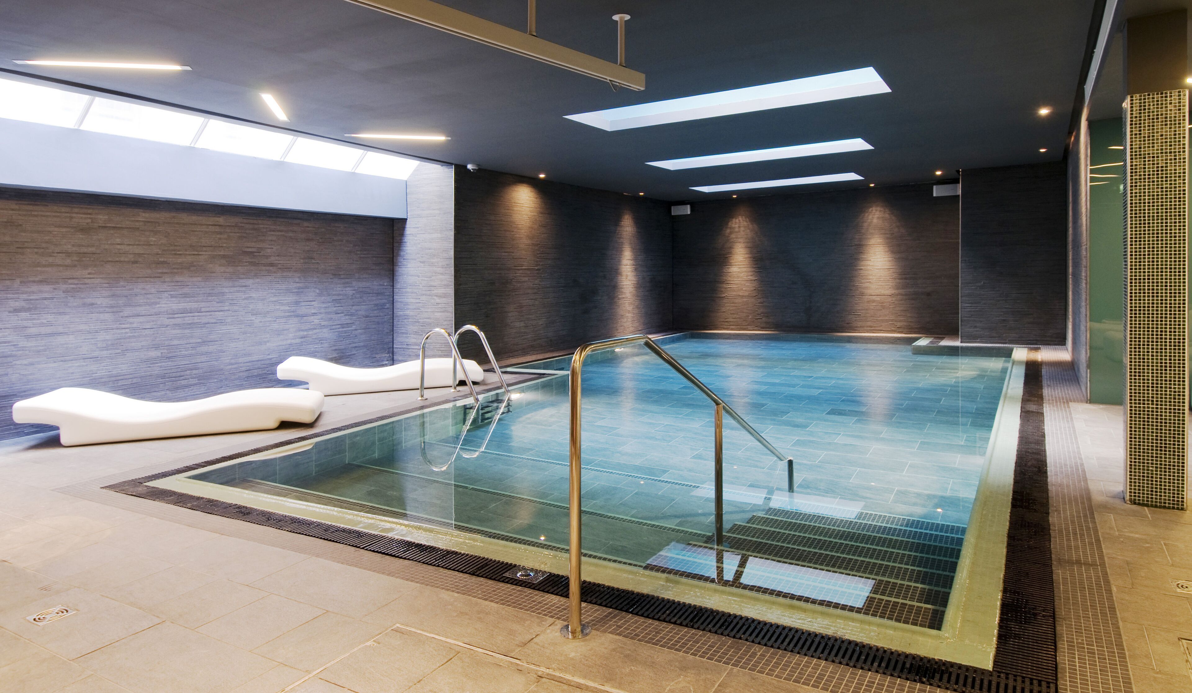 Indoor pool, pool loungers