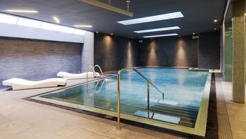 Indoor pool, pool loungers