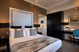 Premium bedding, in-room safe, desk, laptop workspace