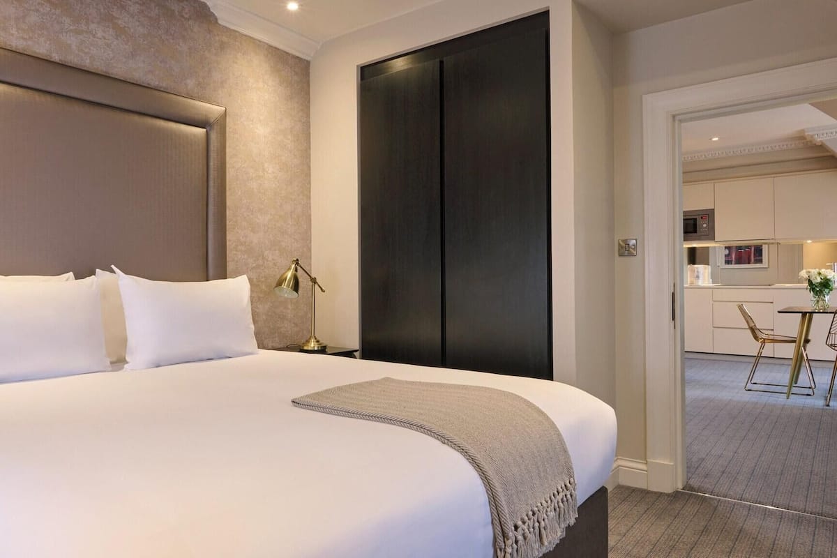 Premium bedding, in-room safe, individually furnished, desk