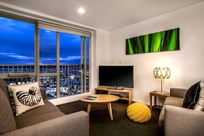 Tower Suite | Living area | 40-inch flat-screen TV with cable channels, TV