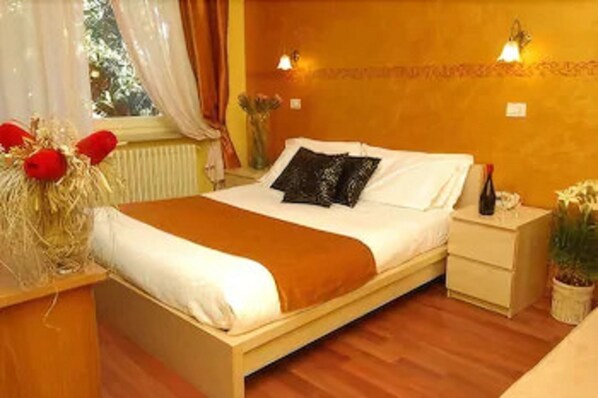 Room (Double Room Matrimoniale)