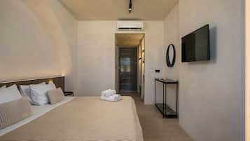 Superior Double Room | 1 bedroom, in-room safe, free WiFi, bed sheets