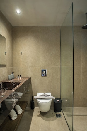 Deluxe Double Room | Bathroom | Hair dryer, bathrobes, towels, soap