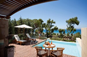 Amus Executive Suite with Private Pool Sea View | Széf a szobában, íróasztal, sötétítőfüggöny és ingyenes wifi