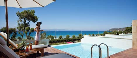 Amus Executive Suite with Private Pool Sea View | Hồ bơi | Hồ bơi trong nhà, 3 hồ bơi ngoài trời, dù/ô trên bãi biển/hồ bơi