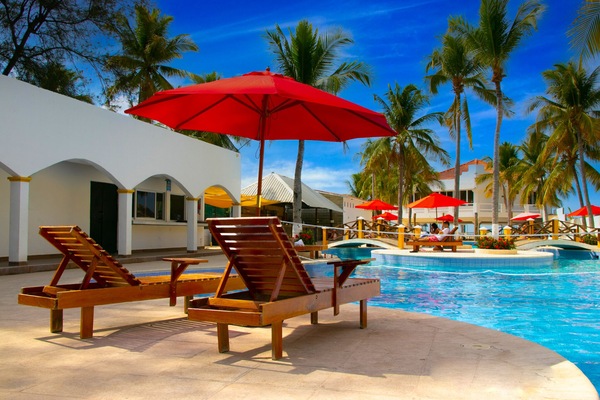 2 outdoor pools
