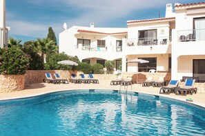 5 outdoor pools, a heated pool, pool umbrellas, pool loungers - Monte Dourado Resort (Lagoa)