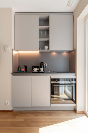 防过敏的被褥、办公桌、熨斗/熨板、免费婴儿床