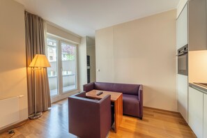 Comfort Room | Living area | 50-inch LCD TV with satellite channels, TV - Pakat Suites (Vienna)