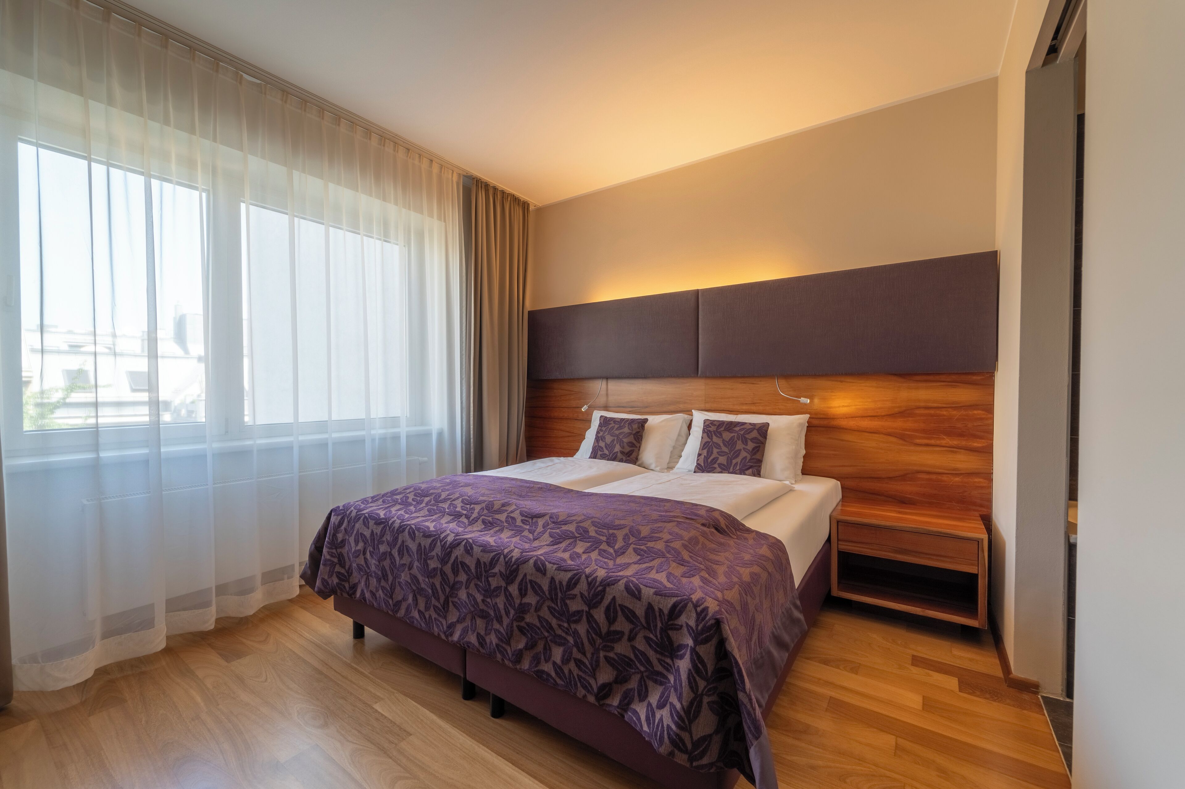 Economy-Zimmer | Allergikerbettwaren, Schreibtisch, Bügeleisen/Bügelbrett