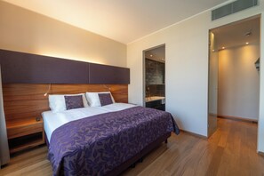 城市开间 | 防过敏的被褥、办公桌、熨斗/熨板、免费婴儿床