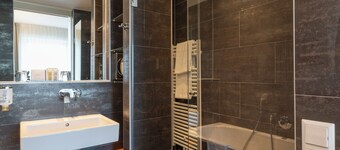 Pakat Suites