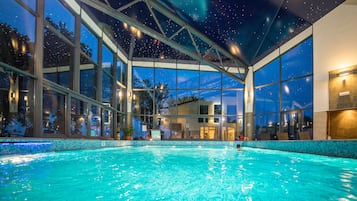 Indoor pool, sun loungers