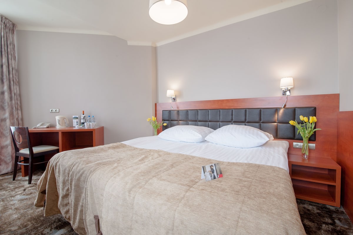 Senior Suite (Panoramic) | In-room safe, desk, iron/ironing board (on request), cots/infant beds