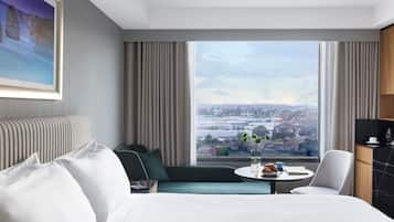 迷你吧、客房内保险箱、办公桌、遮光窗帘