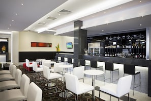 Daily cooked-to-order breakfast (AUD 28.50 per person)